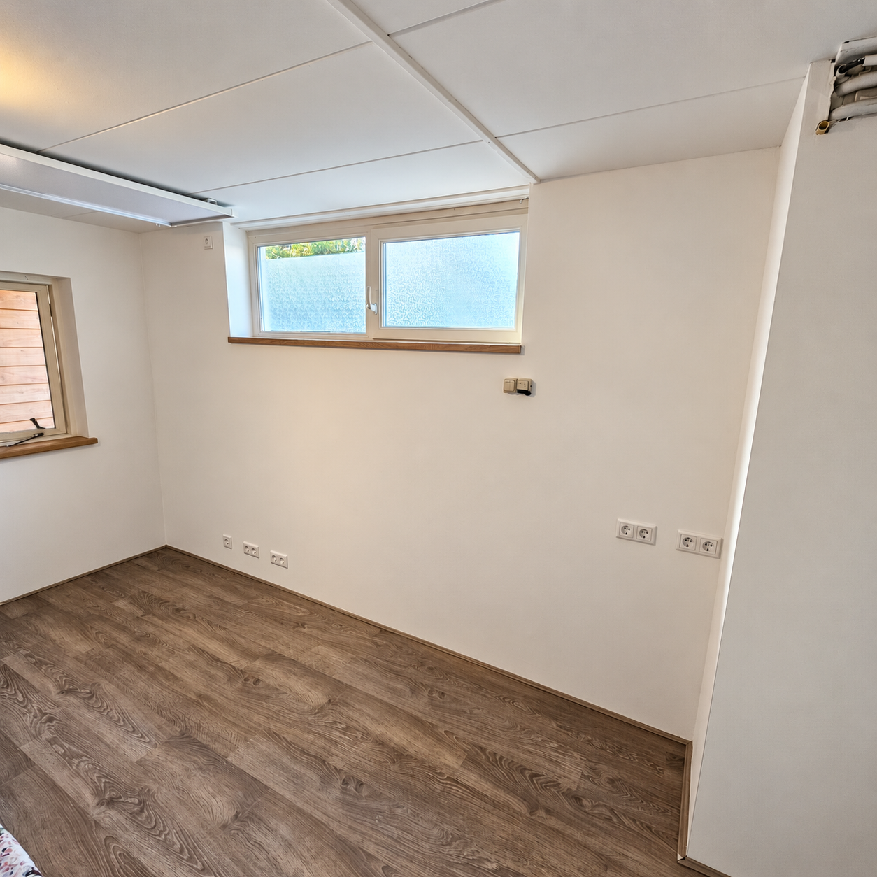 Wandrenovatie met isolatie, OSB, gipsplaten en stucwerk in Enschede door KUIPR